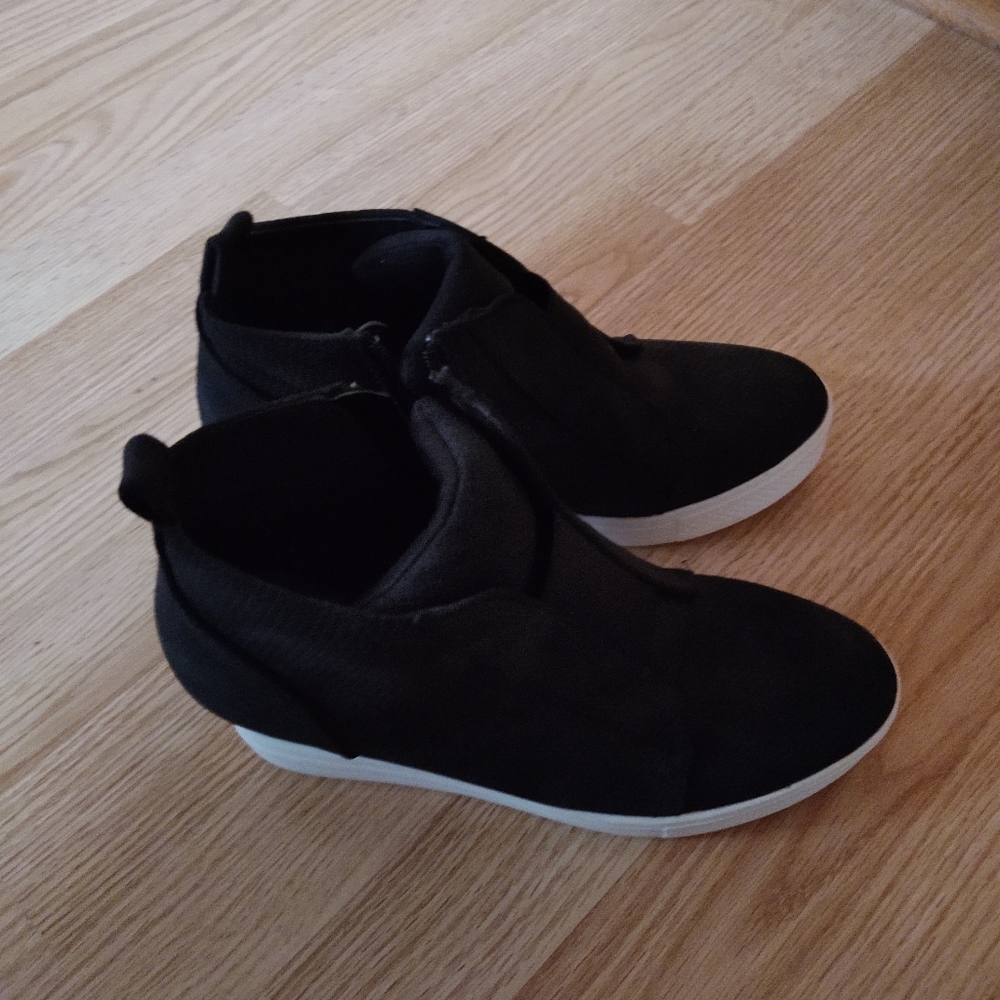 Wedge shoes